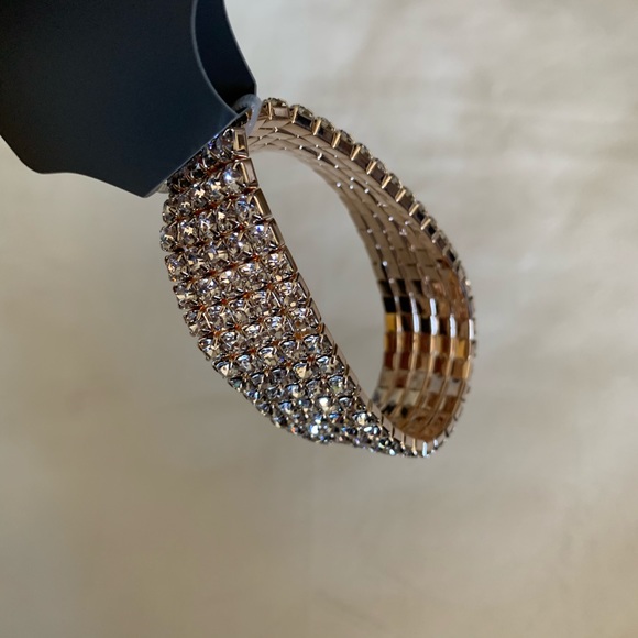 NWT Simulated Crystal Multi Row Stretch Bracelet - Picture 2 of 5